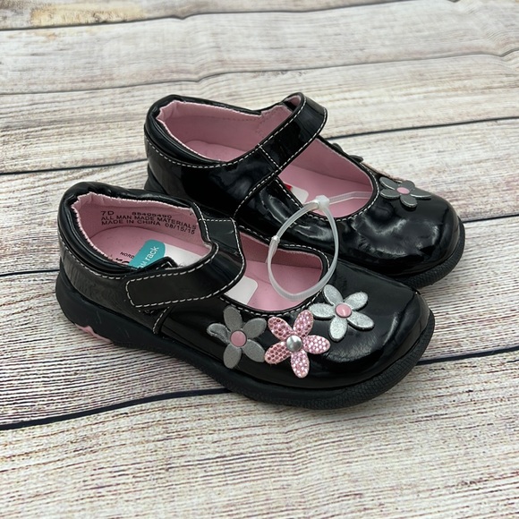 Nordstrom Other - Nordstrom Black Maryjanes with Flowers Sz 7 NWTs